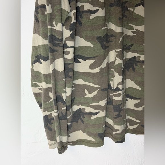 Camouflage Hoodie - Tee with front pocket - Picture 10 of 16